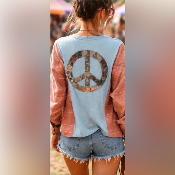 Upcycled graphic tee flannel festival top - Picture 4 of 10